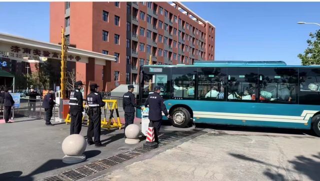 青岛港集装箱车